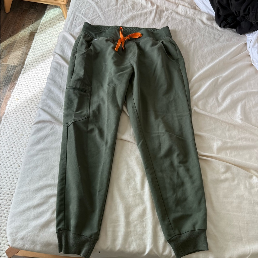Figs Medium Petite Olive Joggers